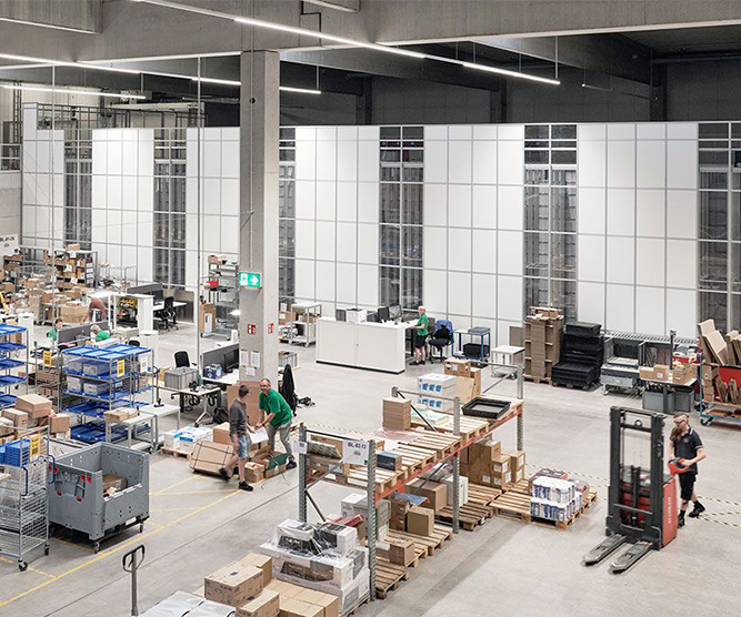 Logistikhalle mit Autostore Anlage von STREIT in Gengenbach